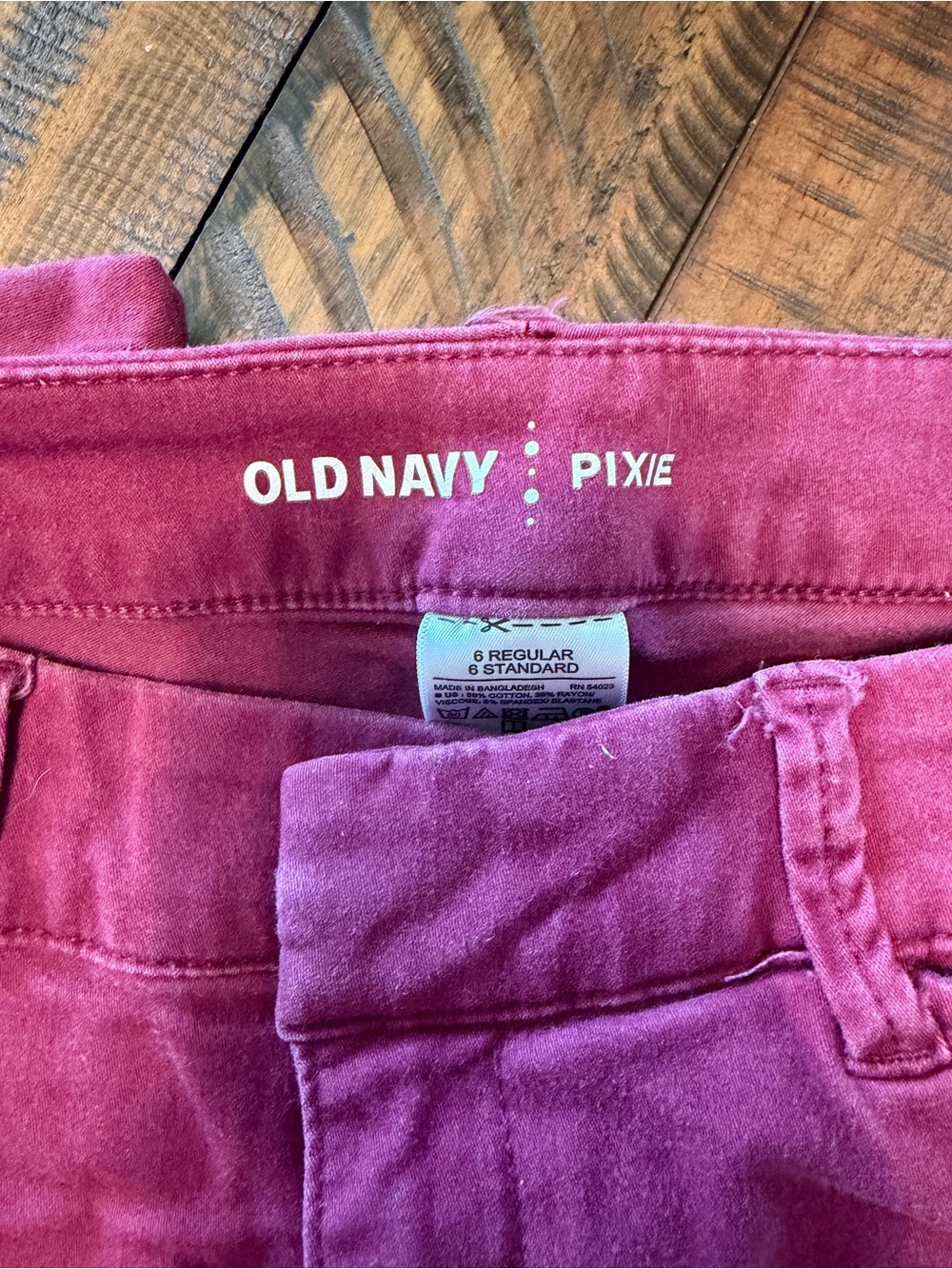 Old Navy Pixie Pants in Berry